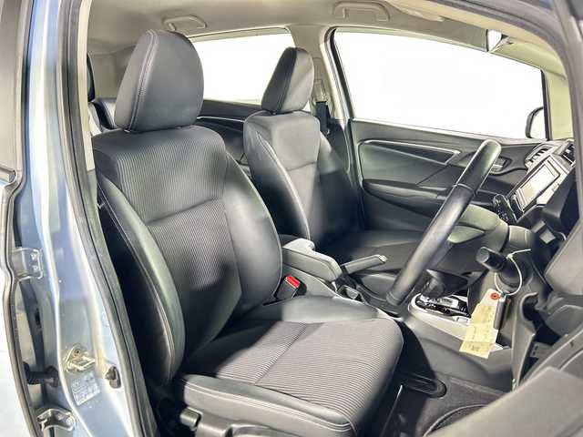 ホンダ フィット ハイブリット L ホンダセンシング 広島県 2019(平31)年 2.7万km モーニングミストブルーM 禁煙車/純正ナビ/（Bluetooth/SD/CD/USB)/バックカメラ/前後ドライブレコーダー/ビルドインETC/レーダークルーズコントロール/オートライト/LEDヘッドライト/フォグランプ/純正フロアマット/ドアバイザー/ハーフレザーシート/チャップアップシート/衝突被害軽減ブレーキ/横滑り防止装置/レーンキープアシスト/スマートキー/電動格納ミラー