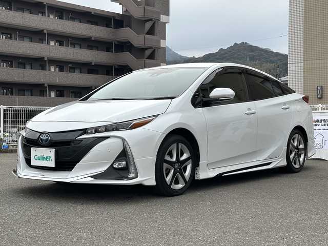 トヨタ プリウス ＰＨＶ A 山口県 2021(令3)年 4.8万km プラチナホワイトパールマイカ モデリスタ エアロ/純正ナビ BT/バックカメラ/ビルトイン ETC/衝突被害軽減ブレーキ/レーダークルーズコントロール/オートマチックハイビーム/ブラインドスポットモニタ/レーンアシスト /パーキングアシスト/コーナーセンサー /運転席パワーシート/前席シートヒーター /ステアリングリモコン/ステアリングヒーター/前後ドラレコ/LEDオートヘッドライト/前後フォグライト /スマートキー/ヘッドアップディスプレイ/W サイド カーテン エアバッグ/AC100V電源/保証書 取説 ナビ取説/禁煙車