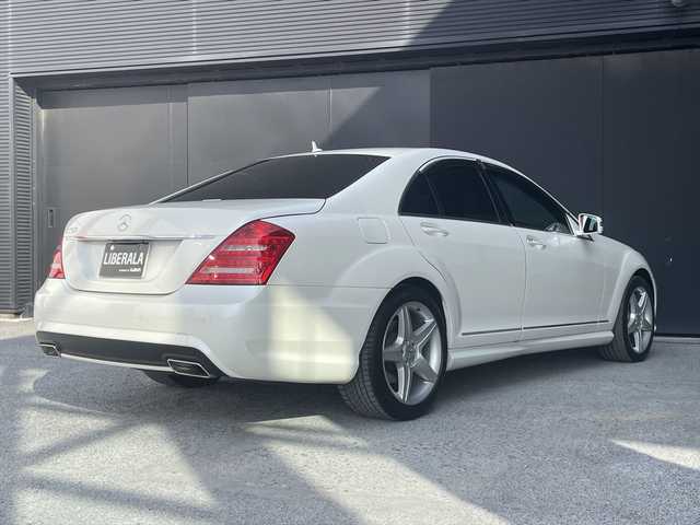 メルセデス・ベンツ Ｓ３５０ Bエフィシェンシー グランドED 和歌山県 2013(平25)年 6.2万km 白 ACC/黒革シート/サンルーフ/DNパワーシート/純正ナビ/Bカメラ/シートヒーター/ウッドコンビステアリング/エアサス/コーナーセンサー/ブラインドスポットアシスト/キセノンヘッドライト/純正19AW/パドルシフト/プッシュスタート/オートライト/前後ドラレコ