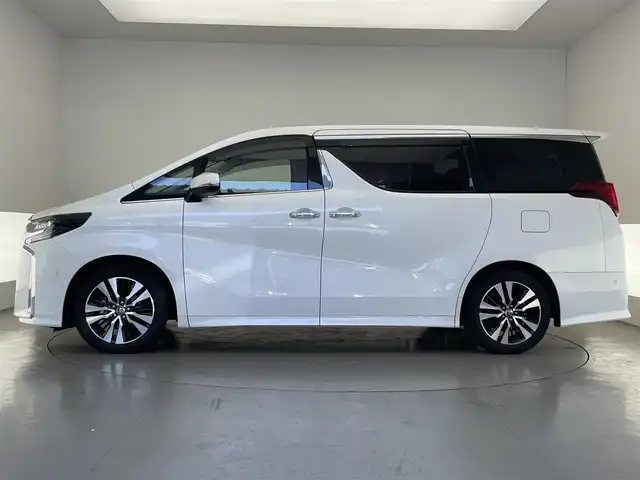 トヨタ アルファード S Cパッケージ 愛知県 2022(令4)年 3.8万km ホワイトパールクリスタルシャイン メーカーナビ　フルセグＴメーカーナビ　フルセグＴＶ　ツインムーンルーフ　後席モニター　ＪＢＬサウンド　パーキングアシスト　全方位カメラ　デジタルインナーミラー　ＡＣ１００Ｖ　衝突軽減　追従クルコン　黒革　USB　シートヒーター　エアシート　ハンドルヒーター　ＢＳＭ　両側パワスラ　トヨタセーフティセンス　三眼ＬＥＤオートライト　フォグランプ　コーナーセンサー　オットマン　前後ドラレコ　禁煙車