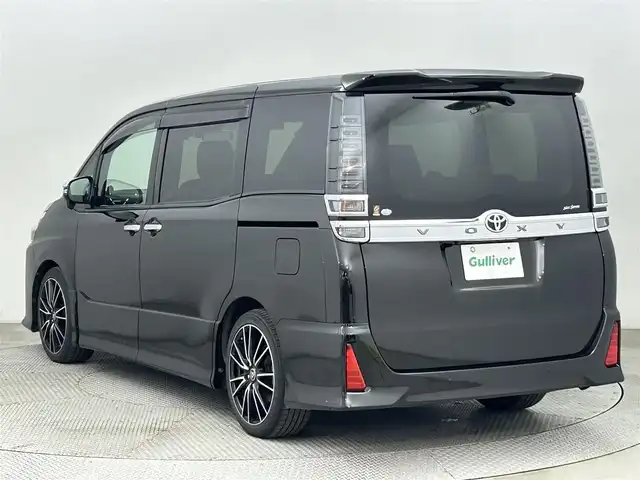 トヨタ ヴォクシー ZS 煌Ⅲ 道央・札幌 2021(令3)年 3.1万km イナズマスパーキングブラックガラスフレーク ・ワンオーナー/・４WD/・寒冷地仕様/・ALPINE9インチナビ/　CD/DVD/SD/BT/フルセグ/・ALPINEフリップダウンモニター/・バックカメラ/・前後ドライブレコーダー/・ETC/・トヨタセーフティセンス/・プリクラッシュセーフティ/・クルーズコントロール/・レーンキープアシスト/・オートハイビーム/・両側パワースライドドア/・ハーフレザーシート/・RS-Rサスペンション/・社外18インチAW/・LEDヘッドライト/・フォグライト/・オートライト/・プッシュスタート/・スマートキー/・純正エンジンスターター/・純正フロアマット/・ドアバイザー
