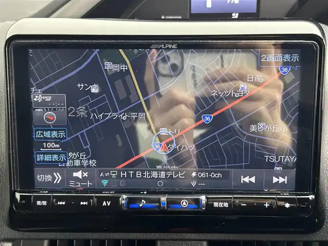 トヨタ ヴォクシー ZS 煌Ⅲ 道央・札幌 2021(令3)年 3.1万km イナズマスパーキングブラックガラスフレーク ・ワンオーナー/・４WD/・寒冷地仕様/・ALPINE9インチナビ/　CD/DVD/SD/BT/フルセグ/・ALPINEフリップダウンモニター/・バックカメラ/・前後ドライブレコーダー/・ETC/・トヨタセーフティセンス/・プリクラッシュセーフティ/・クルーズコントロール/・レーンキープアシスト/・オートハイビーム/・両側パワースライドドア/・ハーフレザーシート/・RS-Rサスペンション/・社外18インチAW/・LEDヘッドライト/・フォグライト/・オートライト/・プッシュスタート/・スマートキー/・純正エンジンスターター/・純正フロアマット/・ドアバイザー