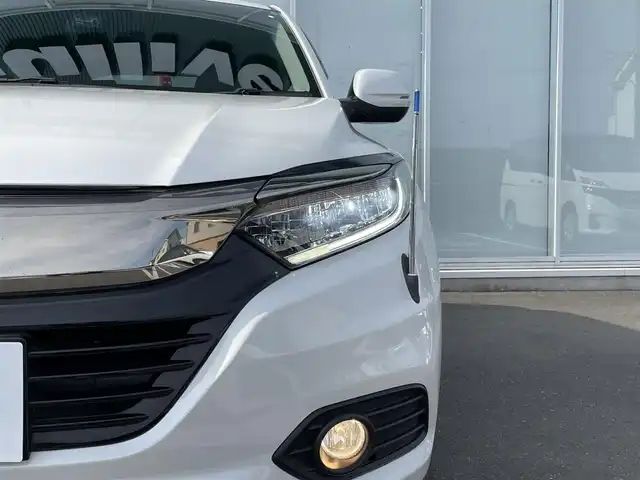 ホンダ ヴェゼル ハイブリッド X ホンダセンシング 神奈川県 2020(令2)年 3万km プラチナホワイトパール 純正メモリナビ/CD/DVD/FM/AM/Bluetooth/フルセグ/バックカメラ/ホンダセンシング/フェンダーポール/クルーズコントロール/衝突被害軽減システム/レーンキープアシススト/ステアリングスイッチ/オートラート/フォグ/ウィンカーミラー/ドアバイザー/フロアマット/プッシュスタート/スマートキー/ETC