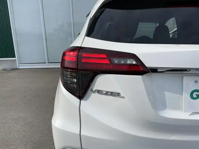 ホンダ ヴェゼル ハイブリッド X ホンダセンシング 神奈川県 2020(令2)年 3万km プラチナホワイトパール 純正メモリナビ/CD/DVD/FM/AM/Bluetooth/フルセグ/バックカメラ/ホンダセンシング/フェンダーポール/クルーズコントロール/衝突被害軽減システム/レーンキープアシススト/ステアリングスイッチ/オートラート/フォグ/ウィンカーミラー/ドアバイザー/フロアマット/プッシュスタート/スマートキー/ETC