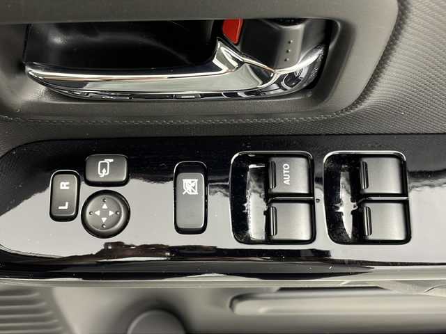 スズキ スペーシア カスタム HYBRID XS 新潟県 2023(令5)年 1.1万km ピュアホワイトP 4WD/禁煙車/オーディオレス/全方位カメラパッケージ/両側パワースライドドア/前席シートヒーター/デュアルカメラブレーキ/ヘッドアップディスプレイ/レーダークルーズコントロール/リアコーナーセンサー/ハーフレザーシート/電動格納式ミラー/LEDヘッドライト/オートライト/フォグランプ/電動格納式ミラー