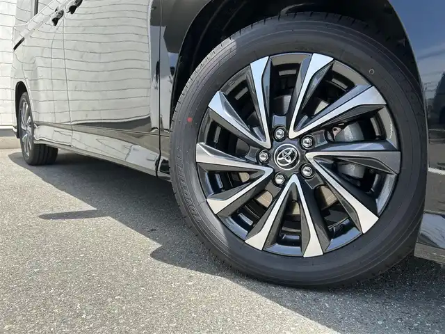 トヨタ ヴォクシー ハイブリッド S－Z 福岡県 2025(令7)年 0.9万km アティチュードブラックマイカ 純正８型ディスプレイオーディオトヨタセーフティセンスレーンキープアシストオートマチックハイビームレーダークルーズコントロールバックカメラ両側パワースライドドアハーフレザーシート前席シートヒーターLEDヘッドライトオートライト純正AWETC