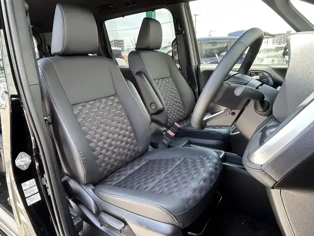 トヨタ ヴォクシー ハイブリッド S－Z 福岡県 2025(令7)年 0.9万km アティチュードブラックマイカ 純正８型ディスプレイオーディオトヨタセーフティセンスレーンキープアシストオートマチックハイビームレーダークルーズコントロールバックカメラ両側パワースライドドアハーフレザーシート前席シートヒーターLEDヘッドライトオートライト純正AWETC