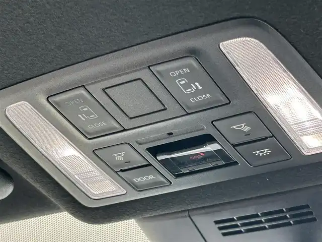 トヨタ ヴォクシー ハイブリッド S－Z 福岡県 2025(令7)年 0.9万km アティチュードブラックマイカ 純正８型ディスプレイオーディオトヨタセーフティセンスレーンキープアシストオートマチックハイビームレーダークルーズコントロールバックカメラ両側パワースライドドアハーフレザーシート前席シートヒーターLEDヘッドライトオートライト純正AWETC