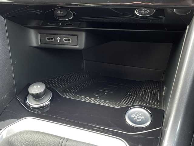 フォルクスワーゲン ＶＷ Ｔ－ロック TDI スタイル 三重県 2023(令5)年 2.5万km ベージュ アスコットグレー/ディスカバープロ　/カープレイ　/プリクラッシュ　/ＡＣＣ　/パークアシスト　/リアヴューカメラ　/マトリクスＬＥＤ　/パワーテールゲート　/ワイヤレスチャージ　/デジタルコックピット　/純正１７インチアルミ　/純正ナビ/バックカメラ/フルセグTV