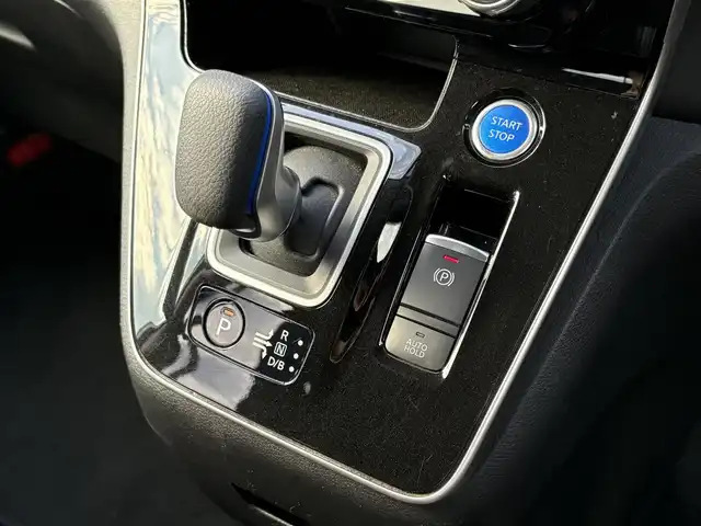 日産 セレナ e－パワー ハイウェイスター V 大分県 2022(令4)年 6.5万km ブリリアントホワイトパール ・純正ナビ(CD/DVD/SD/BT)/・アラウンドビューモニター/・プロパイロット/・エマージェンシーブレーキ/・ブラインドスポットモニター/・コーナーセンサー/・両側パワースライドドア/・ドライブレコーダー/・ETC/・デジタルインナーミラー/・ブレーキホールド/・ステアリングリモコン/・スマートキー/・プッシュスタート/・純正アルミホイール