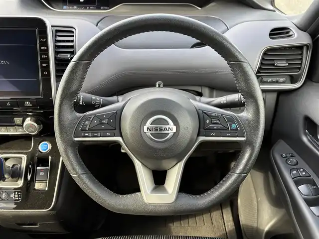 日産 セレナ e－パワー ハイウェイスター V 大分県 2022(令4)年 6.5万km ブリリアントホワイトパール ・純正ナビ(CD/DVD/SD/BT)/・アラウンドビューモニター/・プロパイロット/・エマージェンシーブレーキ/・ブラインドスポットモニター/・コーナーセンサー/・両側パワースライドドア/・ドライブレコーダー/・ETC/・デジタルインナーミラー/・ブレーキホールド/・ステアリングリモコン/・スマートキー/・プッシュスタート/・純正アルミホイール