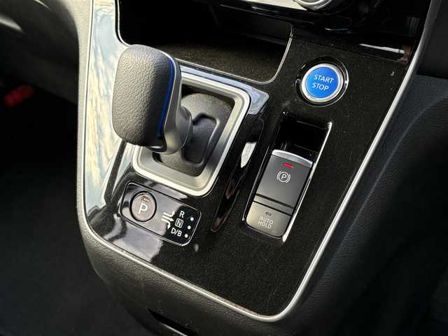 日産 セレナ e－パワー ハイウェイスター V 大分県 2022(令4)年 6.5万km ブリリアントホワイトパール ・純正ナビ(CD/DVD/SD/BT)/・アラウンドビューモニター/・プロパイロット/・エマージェンシーブレーキ/・ブラインドスポットモニター/・コーナーセンサー/・両側パワースライドドア/・ドライブレコーダー/・ETC/・デジタルインナーミラー/・ブレーキホールド/・ステアリングリモコン/・スマートキー/・プッシュスタート/・純正アルミホイール