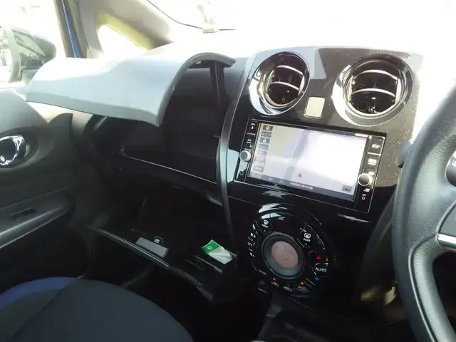 日産 ノート e－パワー X Bアロー 神奈川県 2019(平31)年 4.8万km シャイニングブルー/スーパーブラック 2トーン エマージェンシーブレーキ/インテリジェントクルーズコントロール/純正メモリーナビ/地デジTV/【DVD/CD再生機能　Bluetooth接続】/アラウンドビューモニター/インテリジェントルームミラー/ETC/LEDヘッドライト/ウインカーミラー/コーナーセンサー/純正15インチアルミホイル/インテリジェントキー