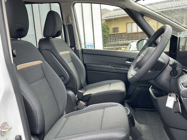 日産 セレナ e－パワー ハイウェイスター V 岐阜県 2025(令7)年 0.1千km プリズムホワイト 登録時走行距離7km/純正ディスプレイオーディオ/全方位カメラ/後席モニター/デジタルインナーミラー/フルセグＴＶ/バックカメラ/両側パワースライドドア/禁煙車/置くだけ充電/クルーズコントロール/レーンキープアシスト/ＥＴＣ/前後コーナーセンサー/LEDヘッドライト/オートライト/オートマチックハイビーム/ABS/横滑り防止装置/エアバッグ