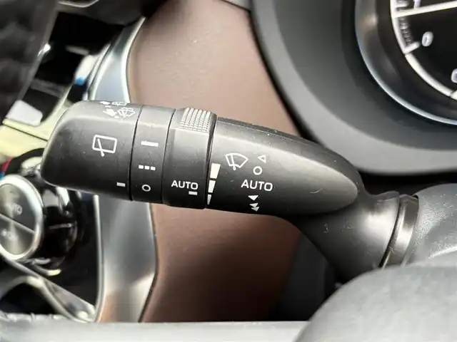 トヨタ ハリアー G 大分県 2020(令2)年 7.4万km ブラック ・純正ナビ(USB/AUX/BT/Miracast)/・フルセグテレビ/・バックモニター/・モデリスタエアロ/・プリクラッシュセーフティ/・コーナーセンサー/・ETC2.0/・ドライブレコーダー/・デジタルインナーミラー/・オートハイビーム/・運転席パワーシート/・ブレーキホールド/・MTモード付きAT/・電動リアゲート/・スマートキー