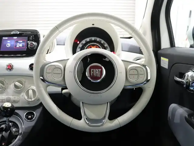 フィアット ５００ ツインエア ポップ 静岡県 2016(平28)年 4.7万km 白 純正オーディオ　/Ｂｌｕｅｔｏｏｔｈ　/社外１４ＡＷ（ＣＲＡＺＹ・ＫＥＮ，Ｓ・ＣＡＲ・ＣＬＵＢ）　/ＥＴＣ　/革調シートカバー　/社外シフトレバー　/リモコンキー　/純正フロアマット /ハロゲンライト