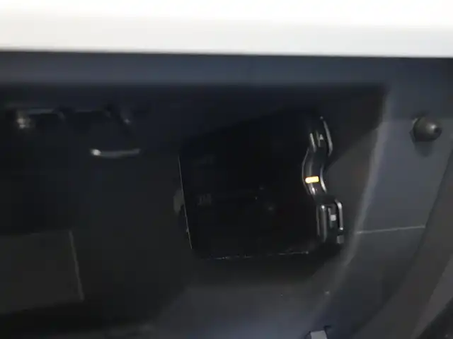 フィアット ５００ ツインエア ポップ 静岡県 2016(平28)年 4.7万km 白 純正オーディオ　/Ｂｌｕｅｔｏｏｔｈ　/社外１４ＡＷ（ＣＲＡＺＹ・ＫＥＮ，Ｓ・ＣＡＲ・ＣＬＵＢ）　/ＥＴＣ　/革調シートカバー　/社外シフトレバー　/リモコンキー　/純正フロアマット /ハロゲンライト