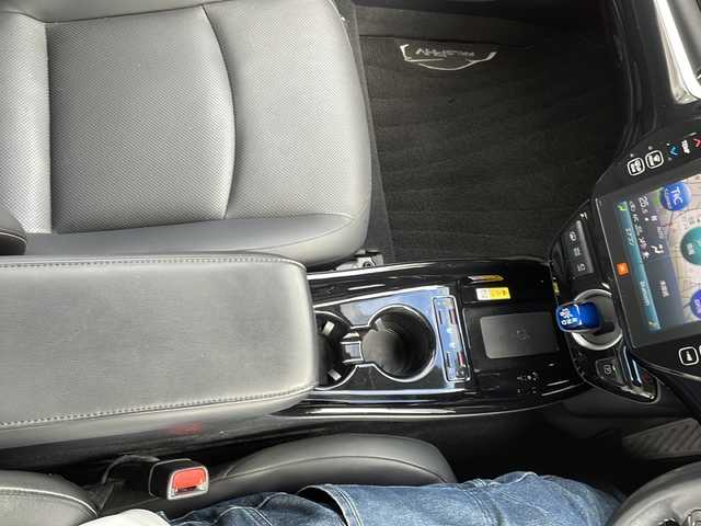 トヨタ プリウス ＰＨＶ A プレミアムナビパッケージ 大阪府 2020(令2)年 5.8万km プラチナホワイトパールマイカ ワンオーナー/純正メモリナビ/・FM/AM/Bluetooth/・フルセグテレビ/全周囲カメラ/バックカメラ/ETC2.0/衝突軽減ブレーキ/レーンキープアシスト/クルーズコントロール/革巻きステアリング/ステアリングリモコン/ハンドルヒーター/シートヒーター（D席+N席）/エアシート（D席+N席）/パワーシート（D席）/ワイヤレス充電器/前後コーナーセンサー/LEDヘッドライト/オートライト/オートエアコン/スマートキー×2/12V電源/USBジャック/純正フロアマット/取扱説明書/ナビ取扱説明書/保証書