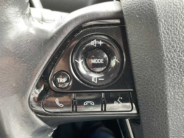 トヨタ プリウス ＰＨＶ A プレミアムナビパッケージ 大阪府 2020(令2)年 5.8万km プラチナホワイトパールマイカ ワンオーナー/純正メモリナビ/・FM/AM/Bluetooth/・フルセグテレビ/全周囲カメラ/バックカメラ/ETC2.0/衝突軽減ブレーキ/レーンキープアシスト/クルーズコントロール/革巻きステアリング/ステアリングリモコン/ハンドルヒーター/シートヒーター（D席+N席）/エアシート（D席+N席）/パワーシート（D席）/ワイヤレス充電器/前後コーナーセンサー/LEDヘッドライト/オートライト/オートエアコン/スマートキー×2/12V電源/USBジャック/純正フロアマット/取扱説明書/ナビ取扱説明書/保証書