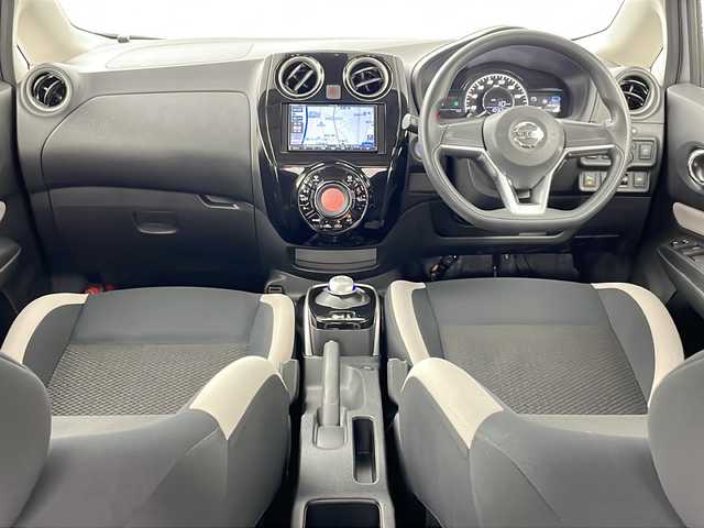 日産 ノート e－パワー X FOUR 道央・札幌 2020(令2)年 4.9万km ブリリアントシルバー ・4WD/・社外ナビ&AM&FM&BT/・バックカメラ/・エマージェンシーブレーキ/・コーナーセンサー/・2WD・4WD切替/・社外前後ドライブレコーダー/・ETC/・オートライト/・スマートキー/・スペアキー