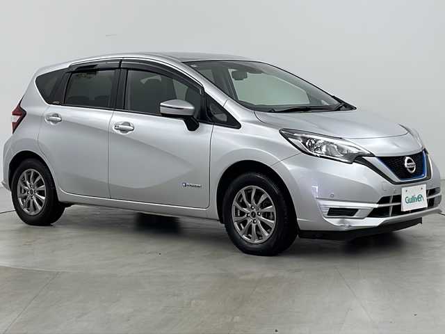 日産 ノート e－パワー X FOUR 道央・札幌 2020(令2)年 4.9万km ブリリアントシルバー ・4WD/・社外ナビ&AM&FM&BT/・バックカメラ/・エマージェンシーブレーキ/・コーナーセンサー/・2WD・4WD切替/・社外前後ドライブレコーダー/・ETC/・オートライト/・スマートキー/・スペアキー