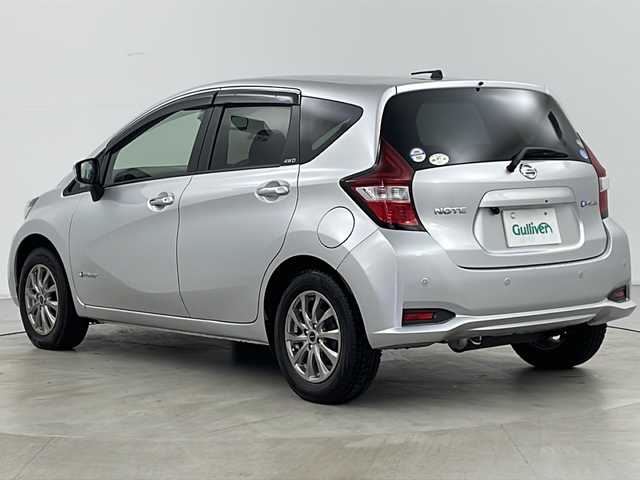 日産 ノート e－パワー X FOUR 道央・札幌 2020(令2)年 4.9万km ブリリアントシルバー ・4WD/・社外ナビ&AM&FM&BT/・バックカメラ/・エマージェンシーブレーキ/・コーナーセンサー/・2WD・4WD切替/・社外前後ドライブレコーダー/・ETC/・オートライト/・スマートキー/・スペアキー