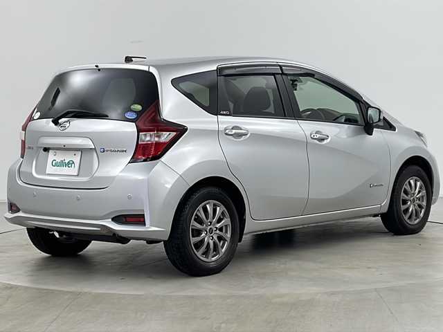 日産 ノート e－パワー X FOUR 道央・札幌 2020(令2)年 4.9万km ブリリアントシルバー ・4WD/・社外ナビ&AM&FM&BT/・バックカメラ/・エマージェンシーブレーキ/・コーナーセンサー/・2WD・4WD切替/・社外前後ドライブレコーダー/・ETC/・オートライト/・スマートキー/・スペアキー