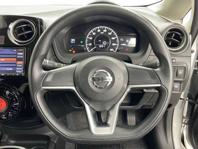 日産 ノート e－パワー X FOUR 道央・札幌 2020(令2)年 4.9万km ブリリアントシルバー ・4WD/・社外ナビ&AM&FM&BT/・バックカメラ/・エマージェンシーブレーキ/・コーナーセンサー/・2WD・4WD切替/・社外前後ドライブレコーダー/・ETC/・オートライト/・スマートキー/・スペアキー