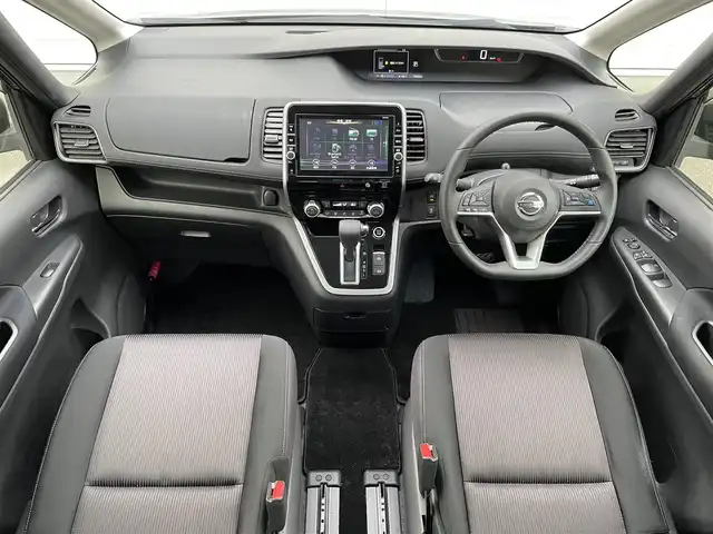 日産 セレナ ハイウェイスター 福岡県 2017(平29)年 7.6万km ダイヤモンドブラック 純正9型SDナビ(フルセグTV/CD/DVD/BT)アラウンドビューフリップダウンモニタープロパイロットコーナーセンサー両側パワスラETCデジタルインナーミラーUSB純正フロアマット純正LED純正アルミホイールスマートキープッシュスタート