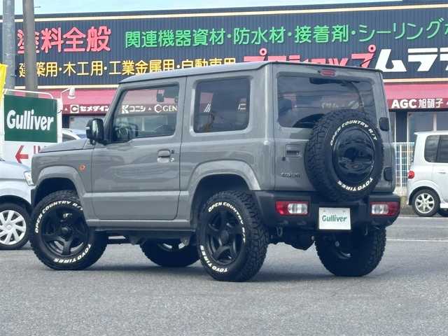 スズキ ジムニー XC 愛知県 2025(令7)年 0.2万km ミディアムグレー /禁煙/ワンオーナー/純正革調シートカバー//CSTマットブラック16インチAW/ホワイトレタータイヤ//ディスプレイオーディオ/CD/BT/USB//AppleCarPlay/AndroidAuto/バックカメラ//前後ドライブレコーダー//革巻きステア/ステアスイッチ//シートヒーター//純正LEDオートライト/オートハイビーム/フォグランプ//ヘッドライトウォッシャー//バニティミラー/電動格納ウィンカーミラー//コーナーセンサー//衝突軽減ブレーキ/LDA/クルーズコントロール//フロアマット//新車時保証書//取扱説明書//スペアスマートキー有