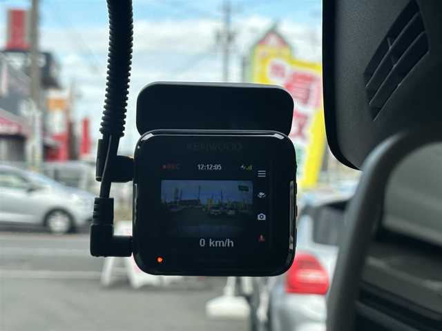 スズキ ジムニー XC 愛知県 2025(令7)年 0.2万km ミディアムグレー /禁煙/ワンオーナー/純正革調シートカバー//CSTマットブラック16インチAW/ホワイトレタータイヤ//ディスプレイオーディオ/CD/BT/USB//AppleCarPlay/AndroidAuto/バックカメラ//前後ドライブレコーダー//革巻きステア/ステアスイッチ//シートヒーター//純正LEDオートライト/オートハイビーム/フォグランプ//ヘッドライトウォッシャー//バニティミラー/電動格納ウィンカーミラー//コーナーセンサー//衝突軽減ブレーキ/LDA/クルーズコントロール//フロアマット//新車時保証書//取扱説明書//スペアスマートキー有