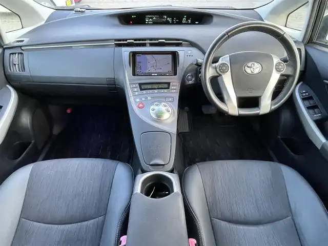 トヨタ プリウス G 青森県 2012(平24)年 5.9万km ホワイトパールクリスタルシャイン ワンオーナー/寒冷地仕様/フォグランプ/社外メモリナビ/・フルセグTV/AM/FM/CD/DVD/D席パワーシート/純正フロアマット/社外Fバンパー(純正積込)/社外マフラー(純正積込)/社外シフトノブ(純正積込)/ETC/クルーズコントロール/横滑り防止機能/オートライト/センターコンソール/社外15AW冬タイヤ積込有/スペアキー/保証書/取扱説明書