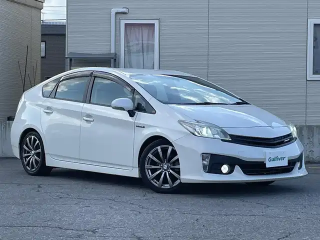 トヨタ プリウス G 青森県 2012(平24)年 5.9万km ホワイトパールクリスタルシャイン ワンオーナー/寒冷地仕様/フォグランプ/社外メモリナビ/・フルセグTV/AM/FM/CD/DVD/D席パワーシート/純正フロアマット/社外Fバンパー(純正積込)/社外マフラー(純正積込)/社外シフトノブ(純正積込)/ETC/クルーズコントロール/横滑り防止機能/オートライト/センターコンソール/社外15AW冬タイヤ積込有/スペアキー/保証書/取扱説明書