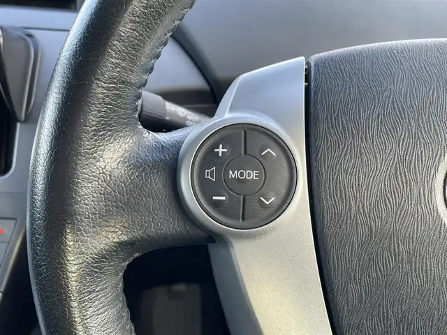 トヨタ プリウス G 青森県 2012(平24)年 5.9万km ホワイトパールクリスタルシャイン ワンオーナー/寒冷地仕様/フォグランプ/社外メモリナビ/・フルセグTV/AM/FM/CD/DVD/D席パワーシート/純正フロアマット/社外Fバンパー(純正積込)/社外マフラー(純正積込)/社外シフトノブ(純正積込)/ETC/クルーズコントロール/横滑り防止機能/オートライト/センターコンソール/社外15AW冬タイヤ積込有/スペアキー/保証書/取扱説明書