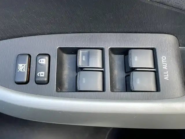 トヨタ プリウス G 青森県 2012(平24)年 5.9万km ホワイトパールクリスタルシャイン ワンオーナー/寒冷地仕様/フォグランプ/社外メモリナビ/・フルセグTV/AM/FM/CD/DVD/D席パワーシート/純正フロアマット/社外Fバンパー(純正積込)/社外マフラー(純正積込)/社外シフトノブ(純正積込)/ETC/クルーズコントロール/横滑り防止機能/オートライト/センターコンソール/社外15AW冬タイヤ積込有/スペアキー/保証書/取扱説明書