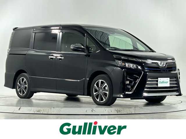 トヨタ ヴォクシー ZS 佐賀県 2017(平29)年 4.3万km ブラック 社外11インチナビ/フルセグ/Bluetooth/CD/DVD/社外12.8インチフリップダウンモニター/バックカメラ/両側パワースライドドア/ビルトインETC/トヨタセーフティーセンス/クルーズコントロール/LEDヘッドライト/フォグランプ/オートライト/オートマチックハイビーム/純正フロアマット/純正16インチアルミホイール