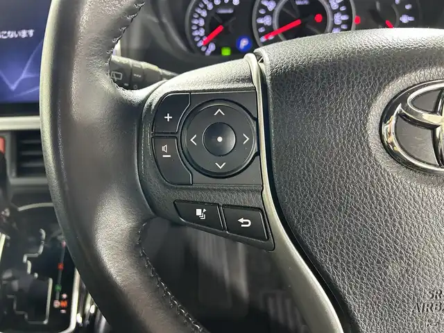 トヨタ ヴォクシー ZS 佐賀県 2017(平29)年 4.3万km ブラック 社外11インチナビ/フルセグ/Bluetooth/CD/DVD/社外12.8インチフリップダウンモニター/バックカメラ/両側パワースライドドア/ビルトインETC/トヨタセーフティーセンス/クルーズコントロール/LEDヘッドライト/フォグランプ/オートライト/オートマチックハイビーム/純正フロアマット/純正16インチアルミホイール