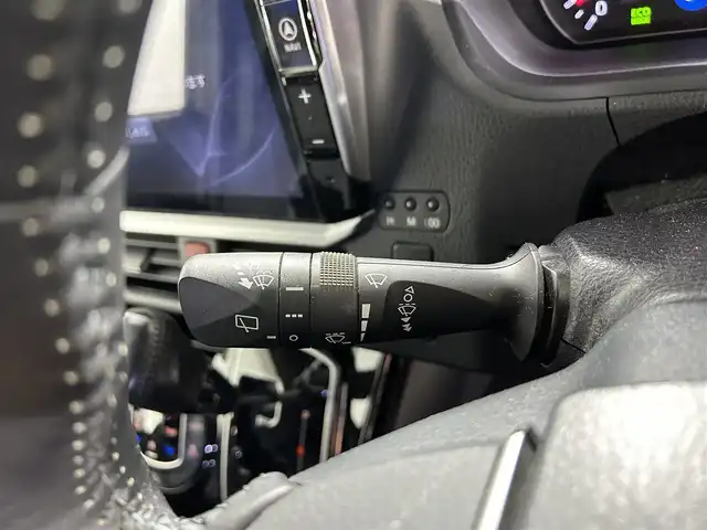 トヨタ ヴォクシー ZS 佐賀県 2017(平29)年 4.3万km ブラック 社外11インチナビ/フルセグ/Bluetooth/CD/DVD/社外12.8インチフリップダウンモニター/バックカメラ/両側パワースライドドア/ビルトインETC/トヨタセーフティーセンス/クルーズコントロール/LEDヘッドライト/フォグランプ/オートライト/オートマチックハイビーム/純正フロアマット/純正16インチアルミホイール