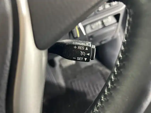 トヨタ ヴォクシー ZS 佐賀県 2017(平29)年 4.3万km ブラック 社外11インチナビ/フルセグ/Bluetooth/CD/DVD/社外12.8インチフリップダウンモニター/バックカメラ/両側パワースライドドア/ビルトインETC/トヨタセーフティーセンス/クルーズコントロール/LEDヘッドライト/フォグランプ/オートライト/オートマチックハイビーム/純正フロアマット/純正16インチアルミホイール