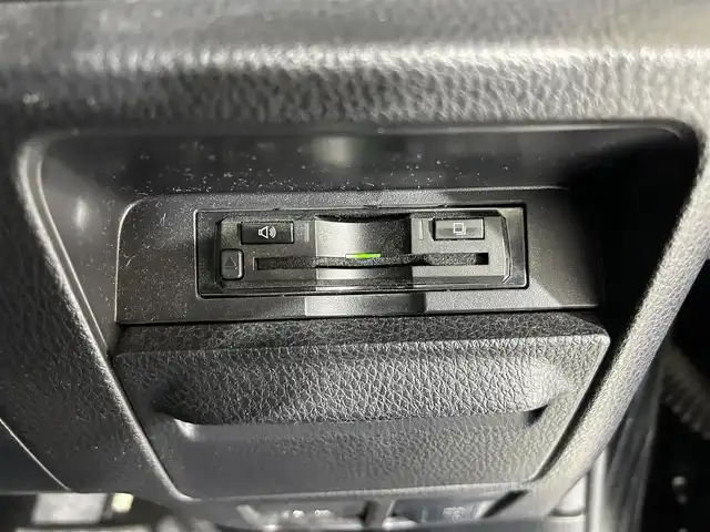 トヨタ ヴォクシー ZS 佐賀県 2017(平29)年 4.3万km ブラック 社外11インチナビ/フルセグ/Bluetooth/CD/DVD/社外12.8インチフリップダウンモニター/バックカメラ/両側パワースライドドア/ビルトインETC/トヨタセーフティーセンス/クルーズコントロール/LEDヘッドライト/フォグランプ/オートライト/オートマチックハイビーム/純正フロアマット/純正16インチアルミホイール