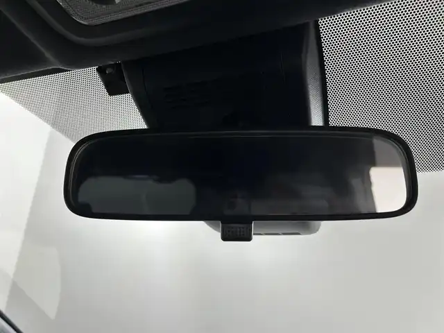 トヨタ ヴォクシー ZS 佐賀県 2017(平29)年 4.3万km ブラック 社外11インチナビ/フルセグ/Bluetooth/CD/DVD/社外12.8インチフリップダウンモニター/バックカメラ/両側パワースライドドア/ビルトインETC/トヨタセーフティーセンス/クルーズコントロール/LEDヘッドライト/フォグランプ/オートライト/オートマチックハイビーム/純正フロアマット/純正16インチアルミホイール