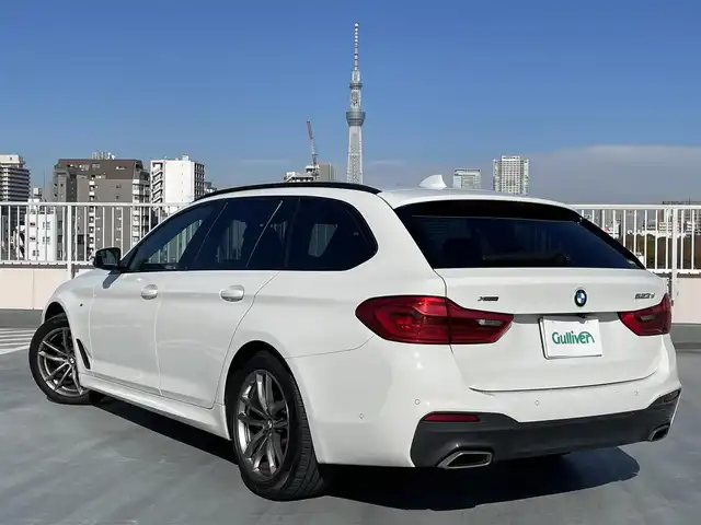 ＢＭＷ ５２３ｄ xDriveツーリング Mスピリット 東京都 2020(令2)年 9.3万km アルピンホワイトⅢ ワンオーナー/4WD/純正ナビ（CD/DVD/HDD/地デジTV）/純正１８インチアルミ/黒皮シート/パワーシート/パワーバックドア/シートヒーター/純正ドライブレコーダー/ETC/アイドリングストップ/アクティブクルーズコントロール/ルーフレール/スペアキー１本/保証書・取説
