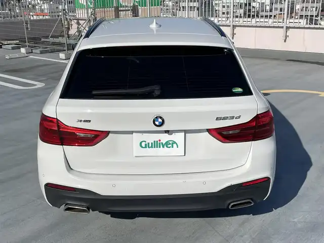 ＢＭＷ ５２３ｄ xDriveツーリング Mスピリット 東京都 2020(令2)年 9.3万km アルピンホワイトⅢ ワンオーナー/4WD/純正ナビ（CD/DVD/HDD/地デジTV）/純正１８インチアルミ/黒皮シート/パワーシート/パワーバックドア/シートヒーター/純正ドライブレコーダー/ETC/アイドリングストップ/アクティブクルーズコントロール/ルーフレール/スペアキー１本/保証書・取説