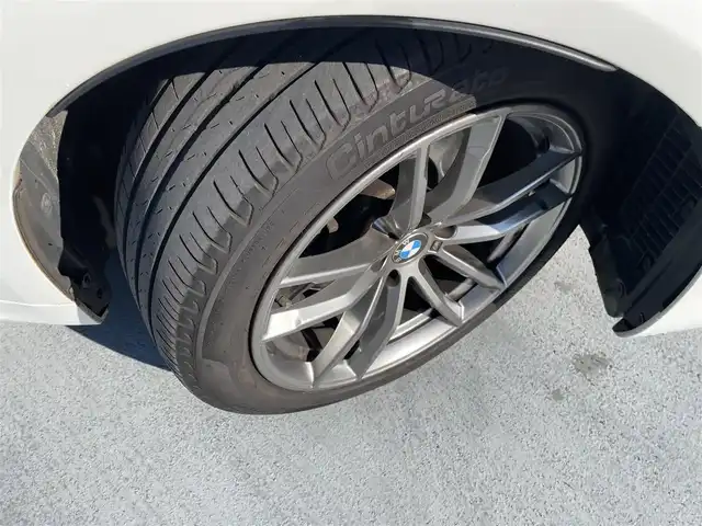 ＢＭＷ ５２３ｄ xDriveツーリング Mスピリット 東京都 2020(令2)年 9.3万km アルピンホワイトⅢ ワンオーナー/4WD/純正ナビ（CD/DVD/HDD/地デジTV）/純正１８インチアルミ/黒皮シート/パワーシート/パワーバックドア/シートヒーター/純正ドライブレコーダー/ETC/アイドリングストップ/アクティブクルーズコントロール/ルーフレール/スペアキー１本/保証書・取説