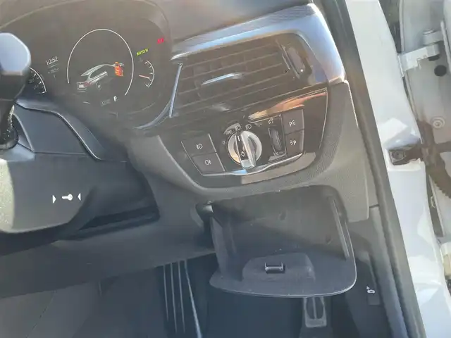 ＢＭＷ ５２３ｄ xDriveツーリング Mスピリット 東京都 2020(令2)年 9.3万km アルピンホワイトⅢ ワンオーナー/4WD/純正ナビ（CD/DVD/HDD/地デジTV）/純正１８インチアルミ/黒皮シート/パワーシート/パワーバックドア/シートヒーター/純正ドライブレコーダー/ETC/アイドリングストップ/アクティブクルーズコントロール/ルーフレール/スペアキー１本/保証書・取説