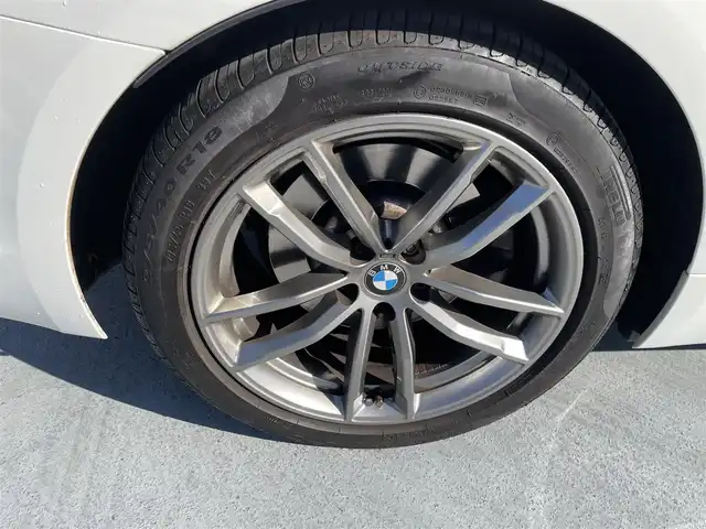 ＢＭＷ ５２３ｄ xDriveツーリング Mスピリット 東京都 2020(令2)年 9.3万km アルピンホワイトⅢ ワンオーナー/4WD/純正ナビ（CD/DVD/HDD/地デジTV）/純正１８インチアルミ/黒皮シート/パワーシート/パワーバックドア/シートヒーター/純正ドライブレコーダー/ETC/アイドリングストップ/アクティブクルーズコントロール/ルーフレール/スペアキー１本/保証書・取説