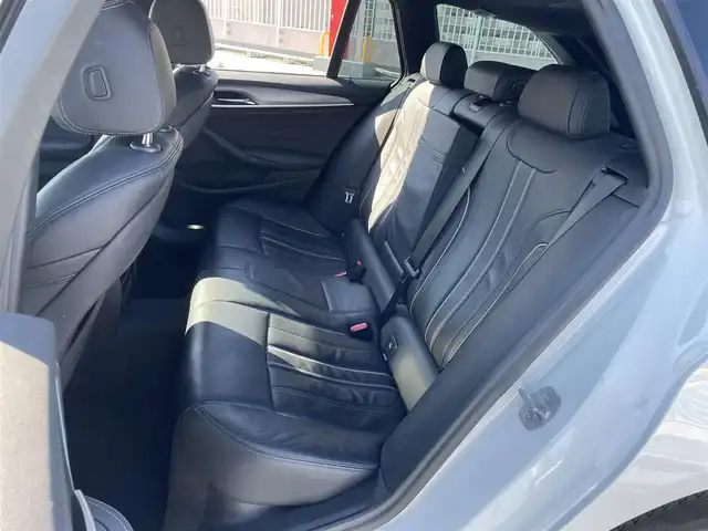 ＢＭＷ ５２３ｄ xDriveツーリング Mスピリット 東京都 2020(令2)年 9.3万km アルピンホワイトⅢ ワンオーナー/4WD/純正ナビ（CD/DVD/HDD/地デジTV）/純正１８インチアルミ/黒皮シート/パワーシート/パワーバックドア/シートヒーター/純正ドライブレコーダー/ETC/アイドリングストップ/アクティブクルーズコントロール/ルーフレール/スペアキー１本/保証書・取説