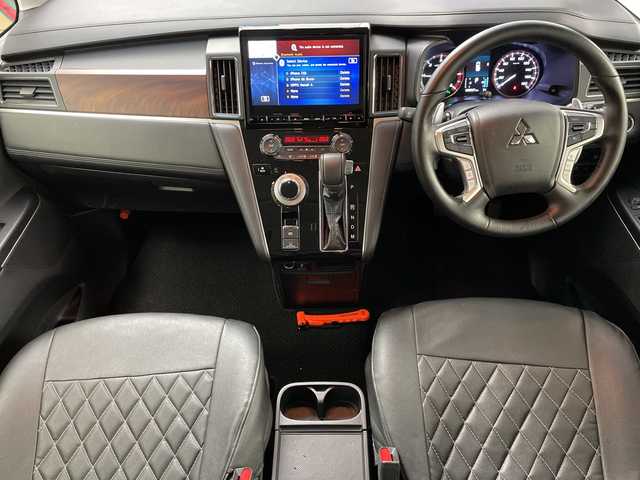 三菱 デリカＤ：５ P 道央・札幌 2023(令5)年 1万km アメジストブラック ・4WD　/e-Assist/・衝突被害軽減ブレーキ/・純正ナビ　CD/DVD/SD/USB/BT/・アラウンドビューモニター/・両側パワースライドドア/・パワーバックドア/・ブラインドスポットモニター/・レーダークルーズコントロール/・ステアリングスイッチ/ヒーター/・LEDオートライト/オートマチックハイビーム/・フォグランプ/・ETC/・レインセンサー/・電動格納ミラー/ウィンカーミラー/・スマートキー/スペアキー/・パドルシフト