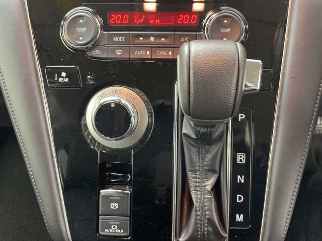 三菱 デリカＤ：５ P 道央・札幌 2023(令5)年 1万km アメジストブラック ・4WD　/e-Assist/・衝突被害軽減ブレーキ/・純正ナビ　CD/DVD/SD/USB/BT/・アラウンドビューモニター/・両側パワースライドドア/・パワーバックドア/・ブラインドスポットモニター/・レーダークルーズコントロール/・ステアリングスイッチ/ヒーター/・LEDオートライト/オートマチックハイビーム/・フォグランプ/・ETC/・レインセンサー/・電動格納ミラー/ウィンカーミラー/・スマートキー/スペアキー/・パドルシフト