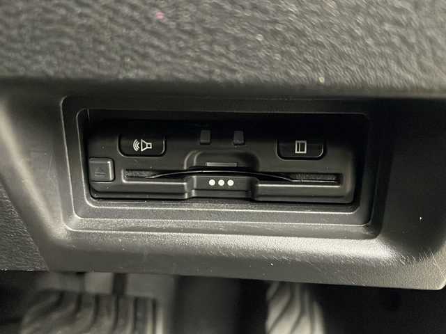 日産 セレナ ハイウェイスター V 秋田県 2023(令5)年 4.8万km ダイヤモンドブラック ４WD/Bluetooth/AM/FM/ビルトインETC/前席シートヒーター/後席シートヒーター/ステアリングヒーター/パドルシフト/両側パワースライドドア/純正AW/前後コーナーセンサー/アイドリングストップ/クルーズコントロール/オートマチックハイビーム/カーテンエアバック/サンシェード/HDMI入力端子/USB入力端子/スマートキー/スペアキー